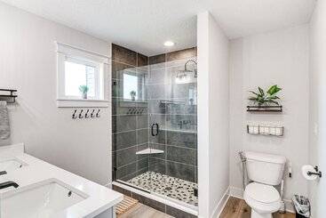 Spacious Family Home ~ 13 Mi To Des Moines