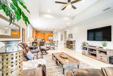 Tampa Home W/ Fire Pit, Grill, Cornhole + More!
