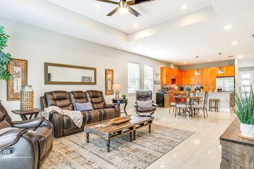 Tampa Home W/ Fire Pit, Grill, Cornhole + More!