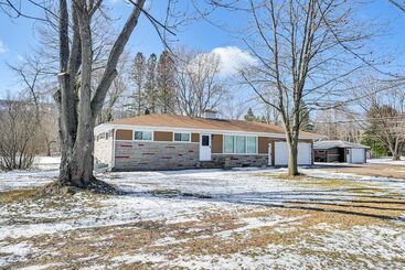 Wausau Home W/ Yard: 1 Mi To Granite Peak Ski Area