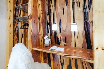 Base Camp By Avantstay Magical Cabin W/ Sauna, Hot Tub & Close To Snow & Golf