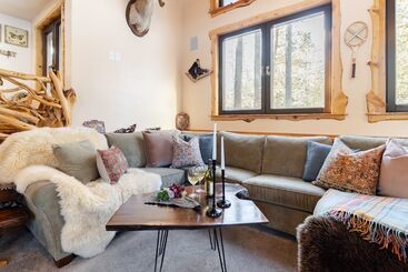 Base Camp By Avantstay Magical Cabin W/ Sauna, Hot Tub & Close To Snow & Golf