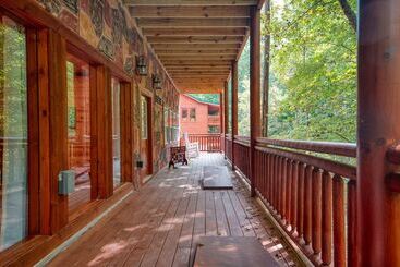 Bluestem By Avantstay Incredible Views W/ Large Balcony & Indoor Pool!