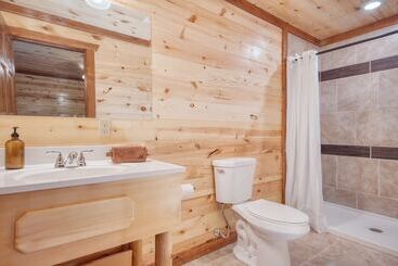Bluestem By Avantstay Incredible Views W/ Large Balcony & Indoor Pool!
