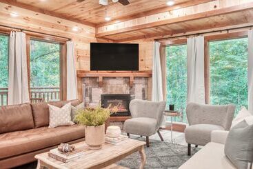Bluestem By Avantstay Incredible Views W/ Large Balcony & Indoor Pool!