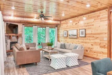 Bluestem By Avantstay Incredible Views W/ Large Balcony & Indoor Pool!