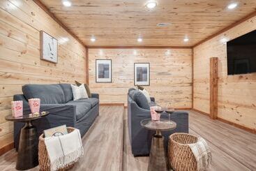 Bluestem By Avantstay Incredible Views W/ Large Balcony & Indoor Pool!
