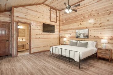 Bluestem By Avantstay Incredible Views W/ Large Balcony & Indoor Pool!