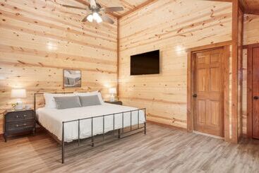 Bluestem By Avantstay Incredible Views W/ Large Balcony & Indoor Pool!