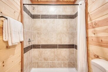 Bluestem By Avantstay Incredible Views W/ Large Balcony & Indoor Pool!