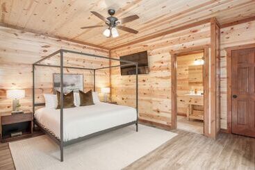 Bluestem By Avantstay Incredible Views W/ Large Balcony & Indoor Pool!