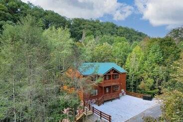 Bluestem By Avantstay Incredible Views W/ Large Balcony & Indoor Pool!