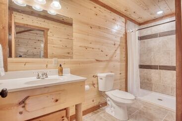 Bluestem By Avantstay Incredible Views W/ Large Balcony & Indoor Pool!