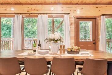 Bluestem By Avantstay Incredible Views W/ Large Balcony & Indoor Pool!