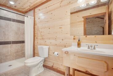 Bluestem By Avantstay Incredible Views W/ Large Balcony & Indoor Pool!