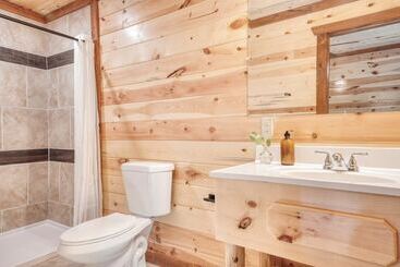 Bluestem By Avantstay Incredible Views W/ Large Balcony & Indoor Pool!