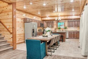 Bluestem By Avantstay Incredible Views W/ Large Balcony & Indoor Pool!