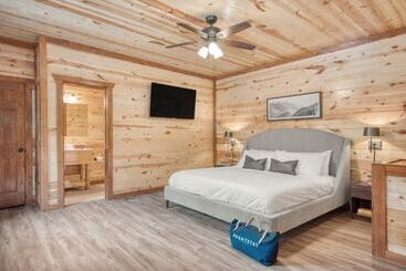 Bluestem By Avantstay Incredible Views W/ Large Balcony & Indoor Pool!