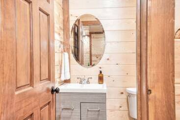 Bluestem By Avantstay Incredible Views W/ Large Balcony & Indoor Pool!
