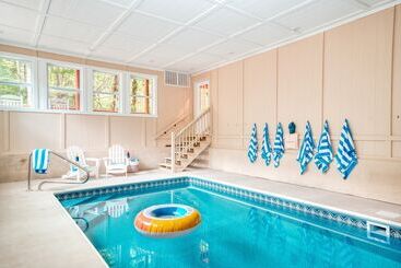 Bluestem By Avantstay Incredible Views W/ Large Balcony & Indoor Pool!