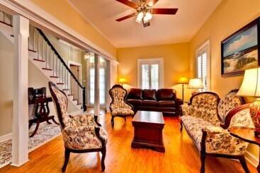 Casa De Rosalie By Avantstay Great Location W/ Pool, Bbq & Outdoor Dining Month Long Stays Only