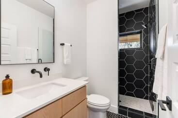 Henley By Avantstay Plunge Pool, Incredible Patio & Guest House!