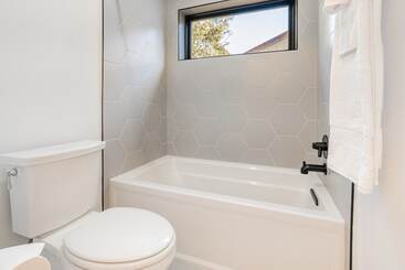 Henley By Avantstay Plunge Pool, Incredible Patio & Guest House!