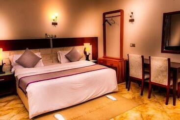 استراحتگاه Nejobugg Palace