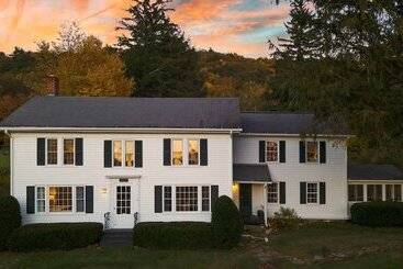 Whitney By Avantstay Private Berkshires Estate