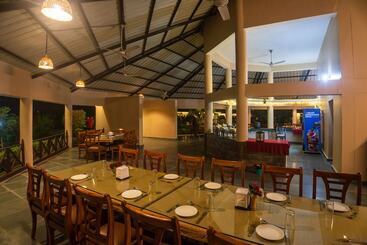فندق Tusk And Roar Corbett Resort