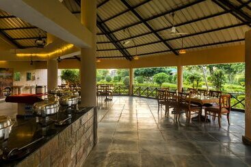 فندق Tusk And Roar Corbett Resort