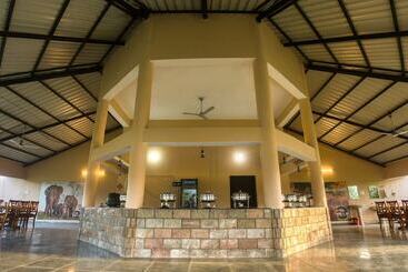 فندق Tusk And Roar Corbett Resort