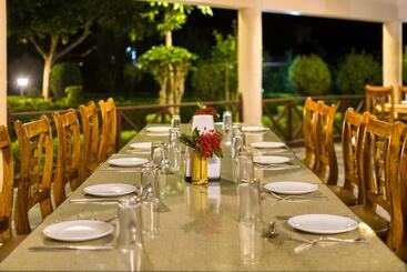 فندق Tusk And Roar Corbett Resort