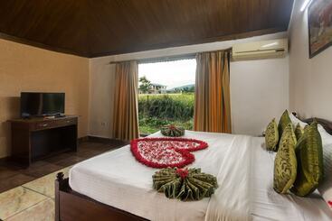 فندق Tusk And Roar Corbett Resort