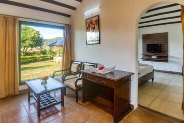 فندق Tusk And Roar Corbett Resort