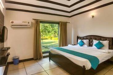 酒店 Tusk And Roar Corbett Resort