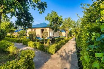 فندق Tusk And Roar Corbett Resort