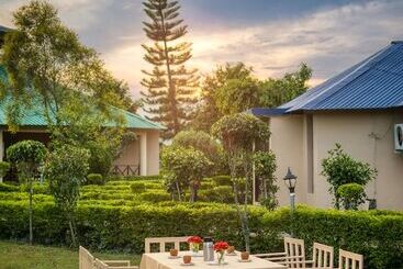 فندق Tusk And Roar Corbett Resort