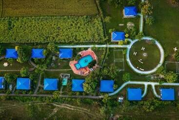 فندق Tusk And Roar Corbett Resort