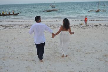 تختخواب و صبحانه Bahari Beach Bungalows