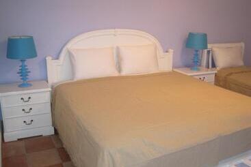 تختخواب و صبحانه Contadora Island Inn