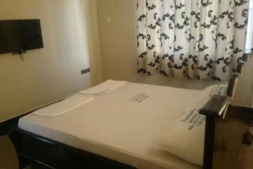 تختخواب و صبحانه Itetemia Royal Inn