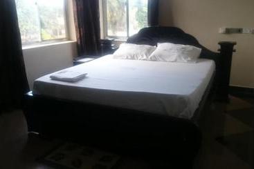 تختخواب و صبحانه Itetemia Royal Inn