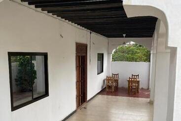 تختخواب و صبحانه Natural Kendwa Villa