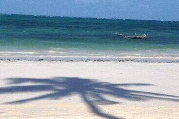 تختخواب و صبحانه Simba Beach Zanzibar