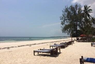 تختخواب و صبحانه Simba Beach Zanzibar
