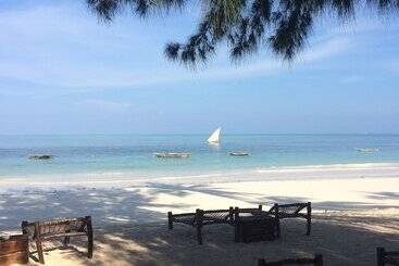 تختخواب و صبحانه Simba Beach Zanzibar