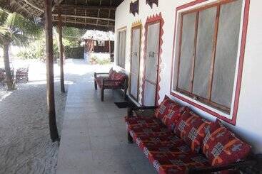 تختخواب و صبحانه Simba Beach Zanzibar