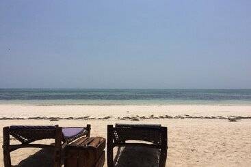 تختخواب و صبحانه Simba Beach Zanzibar