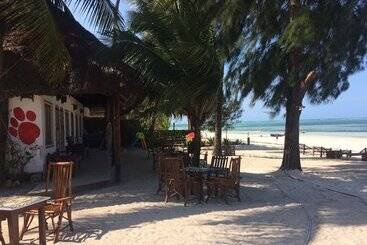 تختخواب و صبحانه Simba Beach Zanzibar